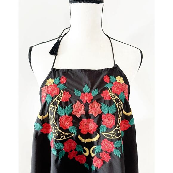 Boohoo Black & Red Floral Embroidery Halter Neck Open Back Poncho Top Size 14 - Picture 2 of 7